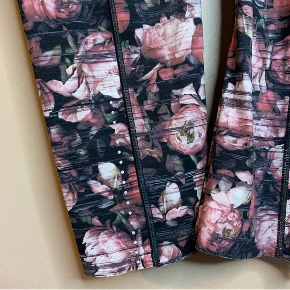 Lululemon Women’s Fast & Free Black & Pink Floral High Rise Nulux Crop 19” | 4 - Picture 7 of 12
